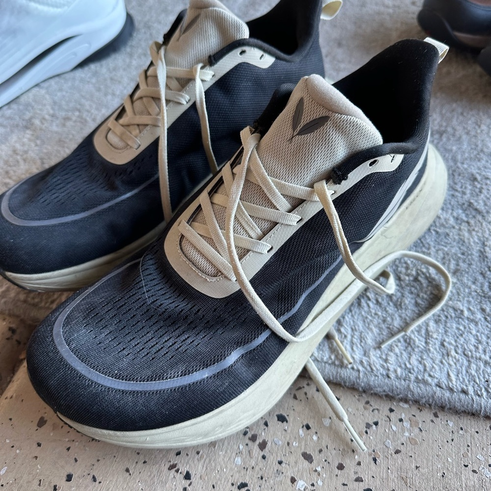 Veloci absent Black and Tan Sneakers tennis shoes athletic shoe men’s size 11.5